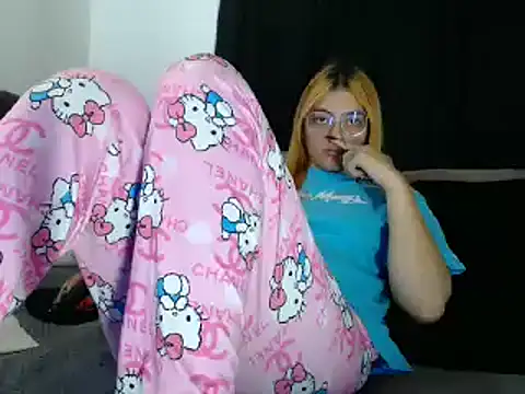 lessliee22  online show from 03.03.25