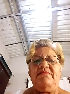 Madrastrahot69 online show from 10.15.25