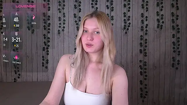 EmiliaDuchess online show from 11.25.25