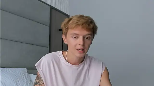 Snapshot of agelandreww chatting on 07.18.26 agelandreww online show from 07.18.26
