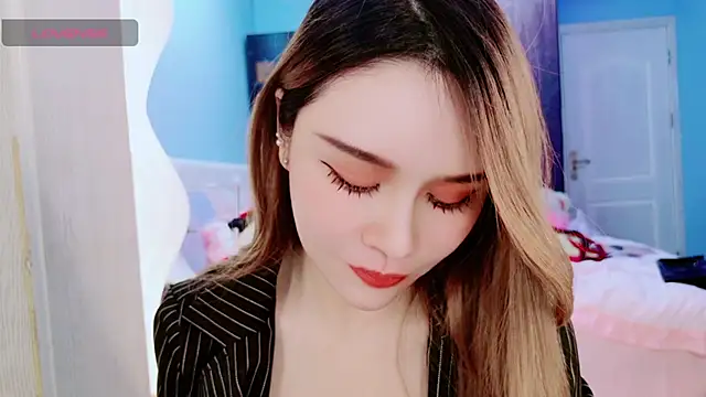 Snapshot of HU131452 chatting on 12.10.24 HU131452 online show from 12.10.24