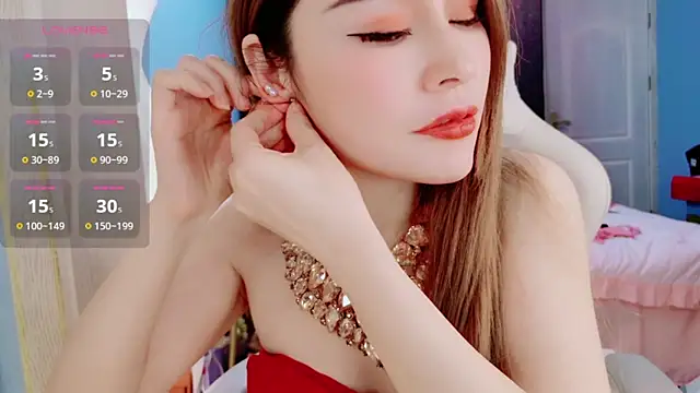 Snapshot of HU131452 chatting on 12.18.24 HU131452 online show from 12.18.24
