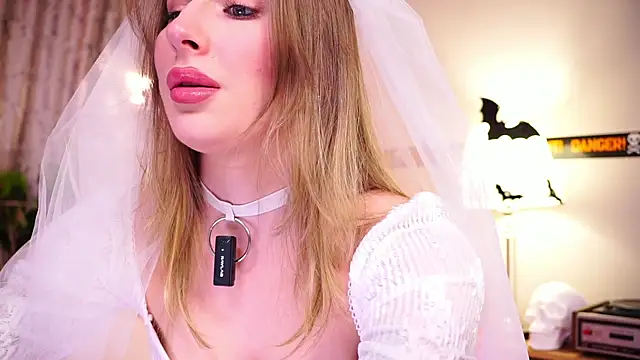 Snapshot of AnnLevine chatting on 10.31.25 AnnLevine online show from 10.31.25