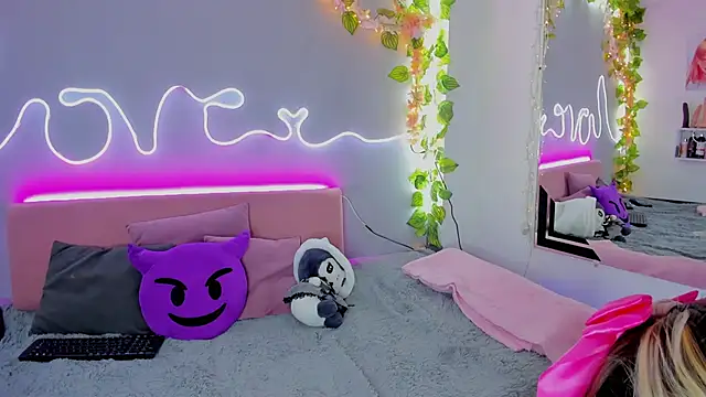 YouliteSllut2 online show from 12.29.24