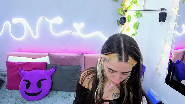 YouliteSllut2 online show from 03.05.25