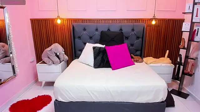 Snapshot of MEYLAGIA chatting on 11.04.25 MEYLAGIA online show from 11.04.25