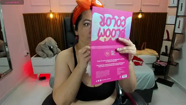 Snapshot of MEYLAGIA chatting on 11.05.25 MEYLAGIA online show from 11.05.25