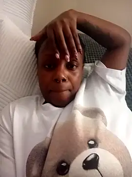 Snapshot of Miss_Amani chatting on 10.19.25 Miss Amani online show from 10.19.25