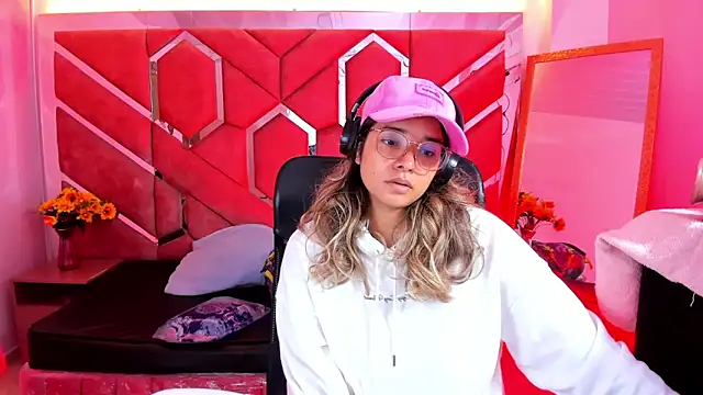 Snapshot of Olivia_Fox69 chatting on 05.28.26 Olivia Fox69 online show from 05.28.26
