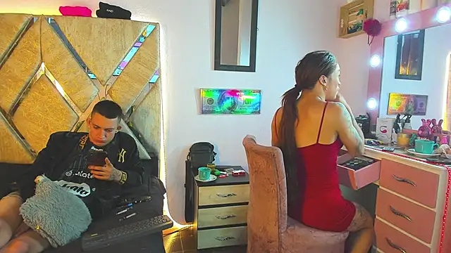 Snapshot of parejacaliente20154 chatting on 11.14.25 parejacaliente20154 online show from 11.14.25