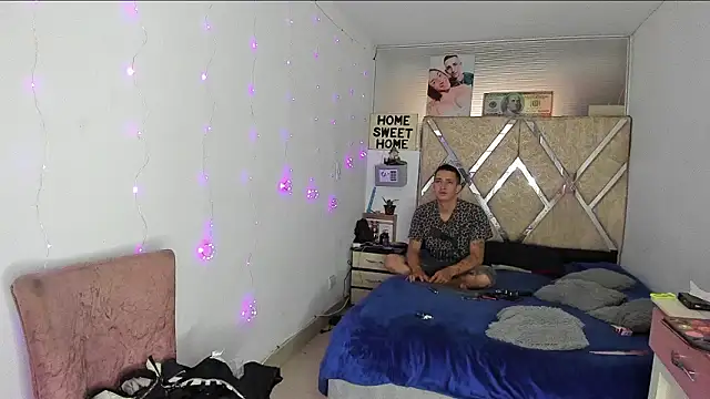 parejacaliente20154 online show from 02.17.26