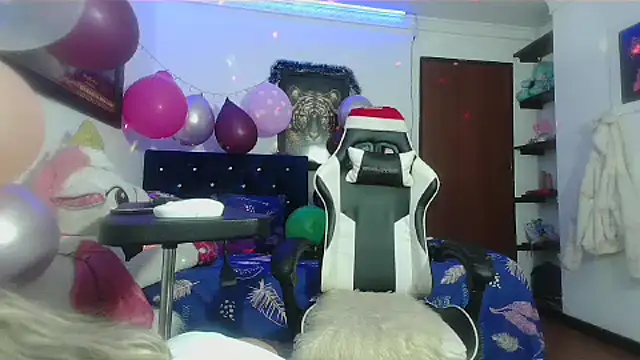 Snapshot of sexy_bunny_hot chatting on 12.12.24 sexy bunny hot online show from 12.12.24