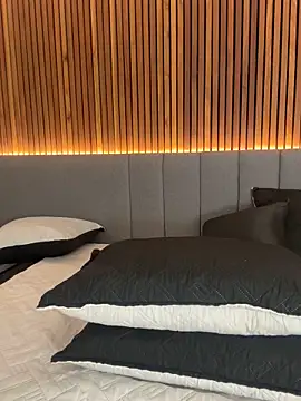 EmiilyAdams  online show from 10.18.25