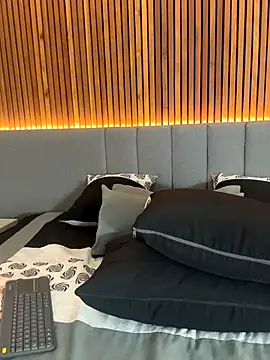 EmiilyAdams  online show from 10.20.25