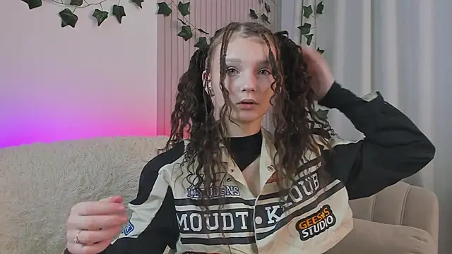 Snapshot of CindyGarrison chatting on 01.16.25 CindyGarrison online show from 01.16.25