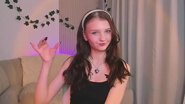 Snapshot of CindyGarrison chatting on 02.01.25 CindyGarrison online show from 02.01.25