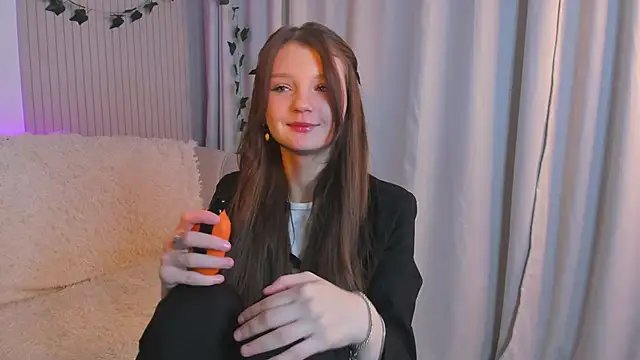 Snapshot of CindyGarrison chatting on 02.09.25 CindyGarrison online show from 02.09.25