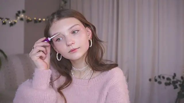 Snapshot of CindyGarrison chatting on 09.13.25 CindyGarrison online show from 09.13.25