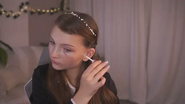 Snapshot of CindyGarrison chatting on 09.16.25 CindyGarrison online show from 09.16.25