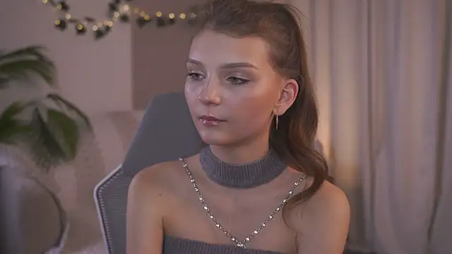 Snapshot of CindyGarrison chatting on 10.13.25 CindyGarrison online show from 10.13.25