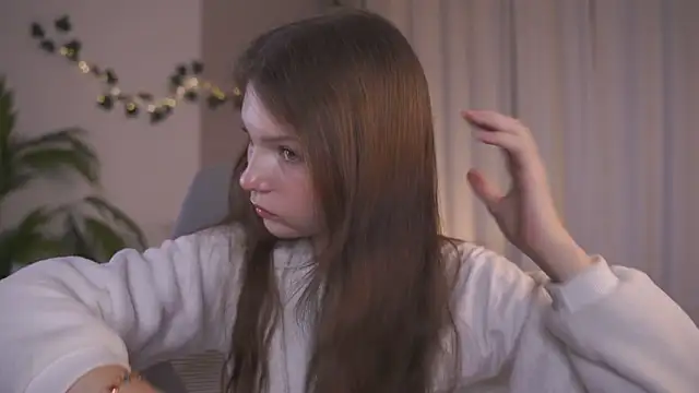 Snapshot of CindyGarrison chatting on 10.16.25 CindyGarrison online show from 10.16.25