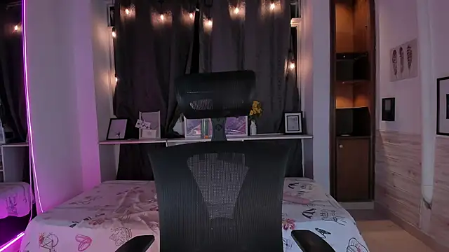 Hannaa Evanss online show from 12.10.24