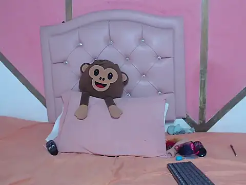 Snapshot of Madeline_Woods chatting on 10.13.25 Madeline Woods online show from 10.13.25