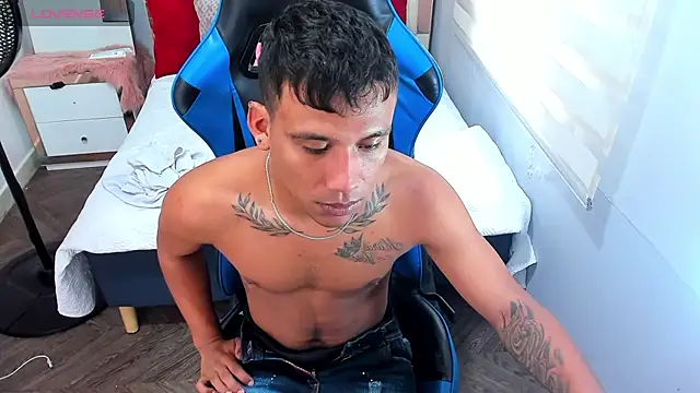 Snapshot of Backsex_boy chatting on 10.13.25 Backsex boy online show from 10.13.25