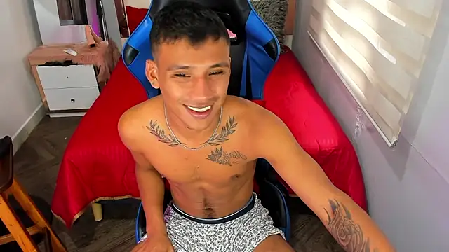 Snapshot of Backsex_boy chatting on 10.28.25 Backsex boy online show from 10.28.25