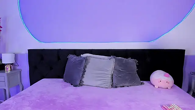 Julieta Cortes   online show from 10.11.25