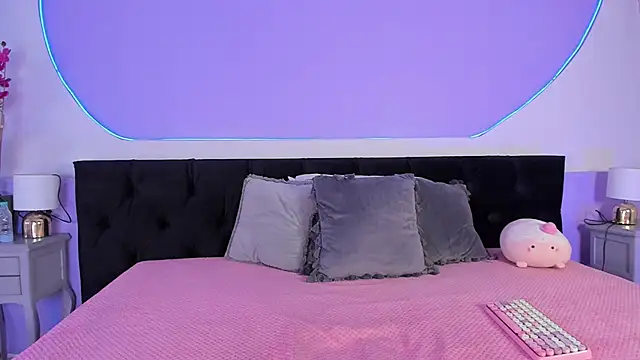 Julieta Cortes   online show from 10.17.25