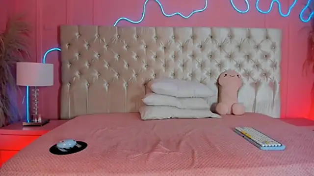 Julieta Cortes   online show from 02.16.26