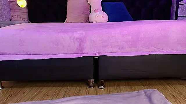 Julieta Cortes   online show from 04.07.26