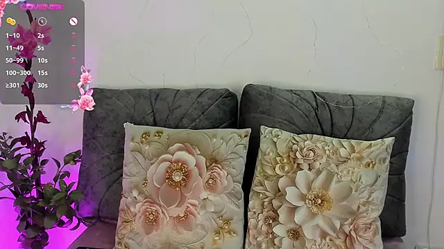 NayeCloud online show from 06.02.26