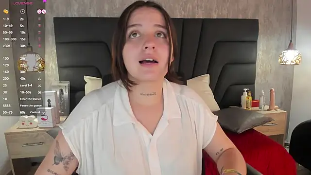 Sabrina Lennox online show from 02.19.25