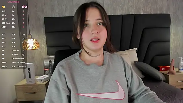 Sabrina Lennox online show from 03.07.25