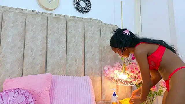 Snapshot of ShanelWest chatting on 11.11.25 ShanelWest online show from 11.11.25