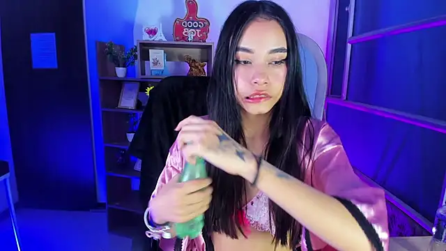 Snapshot of Jasmin_Skinny chatting on 12.04.25 Jasmin Skinny online show from 12.04.25