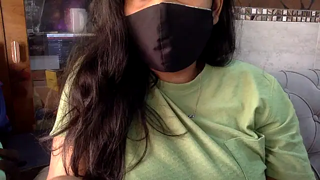 Snapshot of HaaniKaur chatting on 05.07.26 HaaniKaur online show from 05.07.26