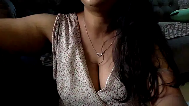 Snapshot of HaaniKaur chatting on 06.10.26 HaaniKaur online show from 06.10.26