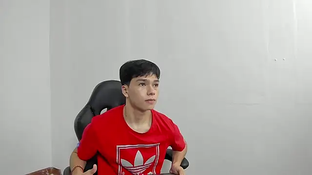 Snapshot of luandy chatting on 01.20.25 luandy online show from 01.20.25