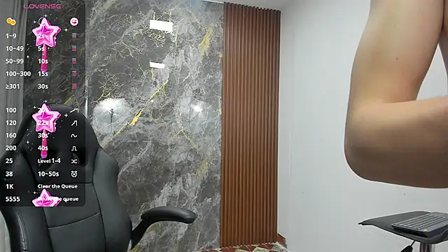 Snapshot of luandy chatting on 03.10.25 luandy online show from 03.10.25