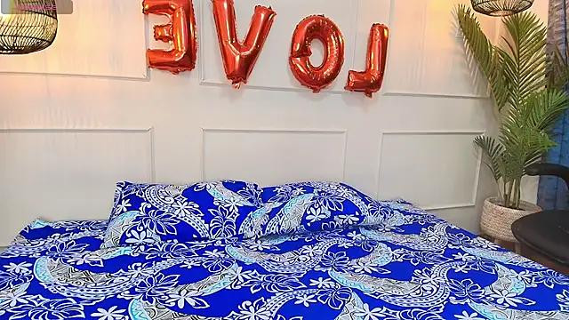 Snapshot of luandy chatting on 09.25.25 luandy online show from 09.25.25