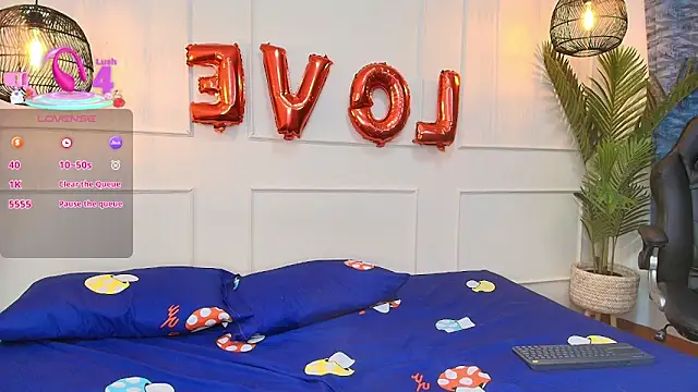 Snapshot of luandy chatting on 09.30.25 luandy online show from 09.30.25