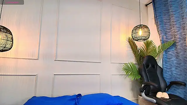 Snapshot of luandy chatting on 10.17.25 luandy online show from 10.17.25