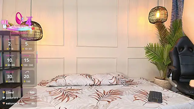 Snapshot of luandy chatting on 10.29.25 luandy online show from 10.29.25