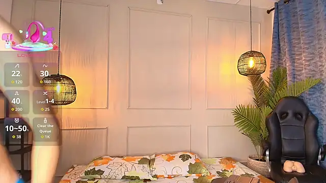 Snapshot of luandy chatting on 10.30.25 luandy online show from 10.30.25