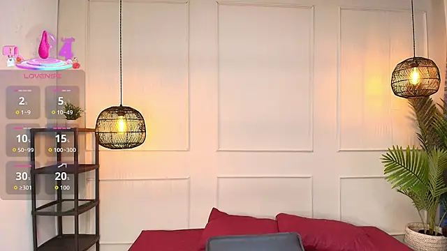 Snapshot of luandy chatting on 10.31.25 luandy online show from 10.31.25