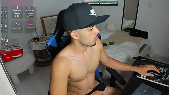 mateoleonee online show from 10.11.25