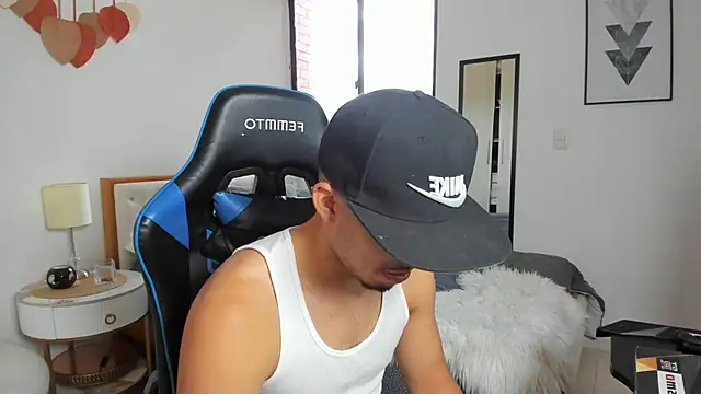 mateoleonee online show from 10.18.25